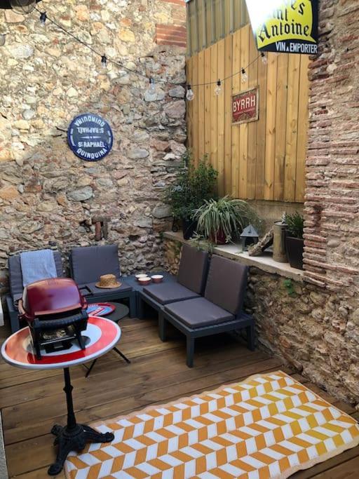 Chez Voltaire Maison Typique Et Son Patio Au Coeur De Thuir Ngoại thất bức ảnh