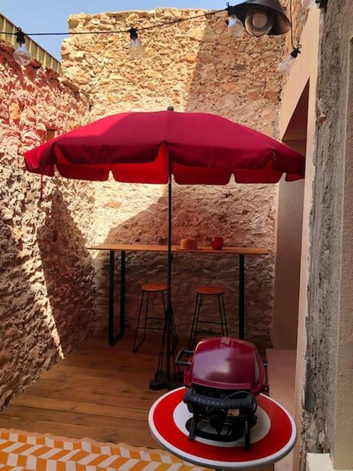 Chez Voltaire Maison Typique Et Son Patio Au Coeur De Thuir Ngoại thất bức ảnh