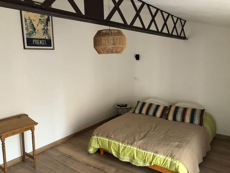 Chez Voltaire Maison Typique Et Son Patio Au Coeur De Thuir Ngoại thất bức ảnh
